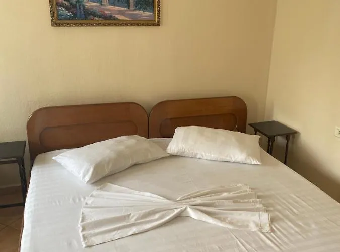 Alex * Sarandë